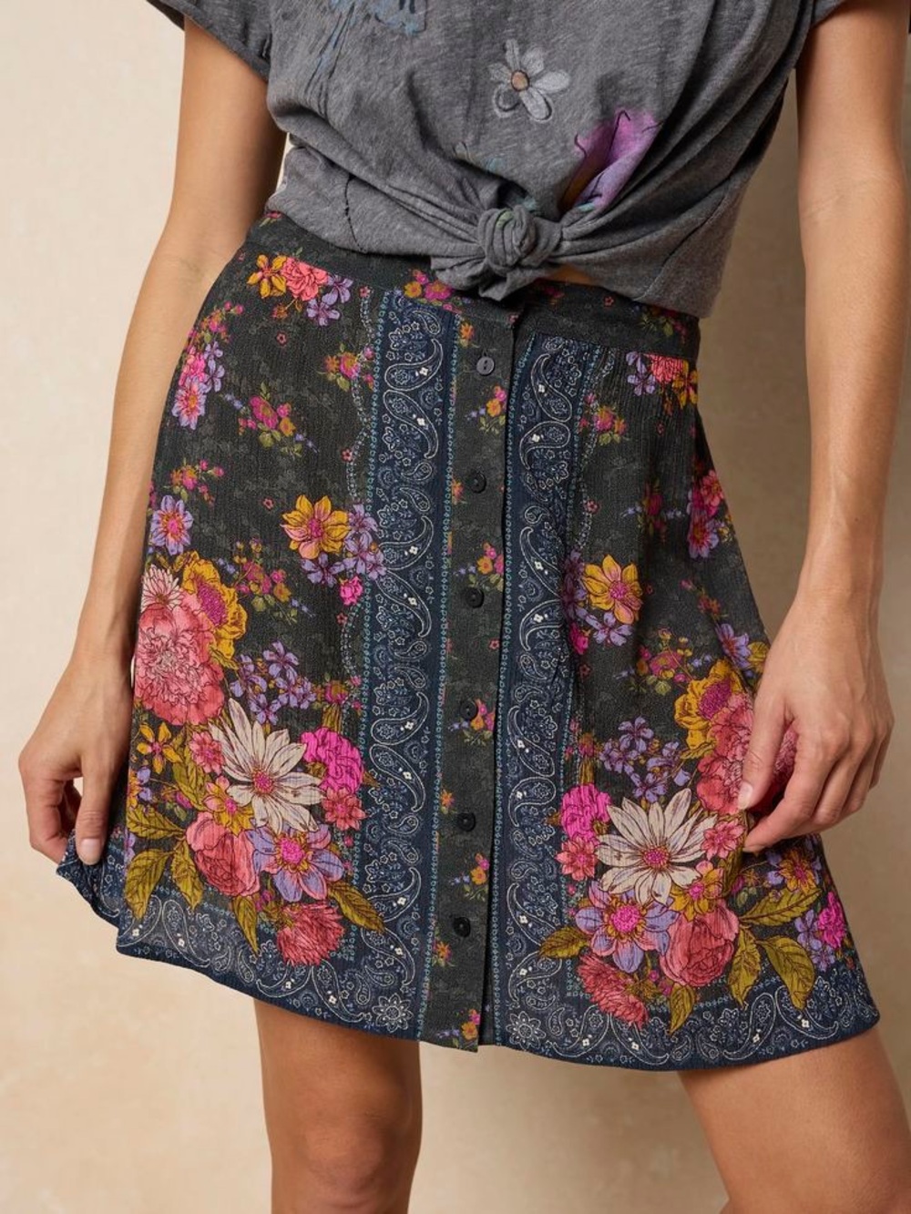 Natural Life Elaina Mini Skirt in English Garden Charcoal - Size Medium